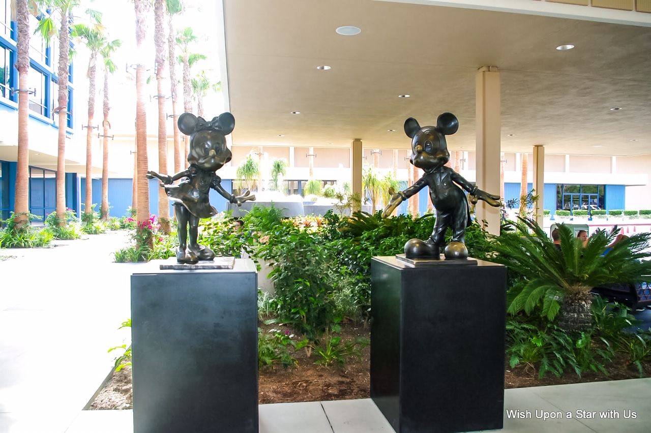 mickey and minnie outdoor statues