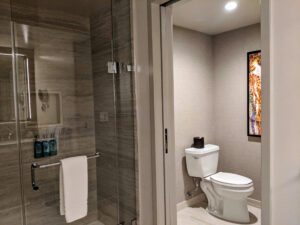 Tower Deluxe Suite at Coronado Springs - Bathroom