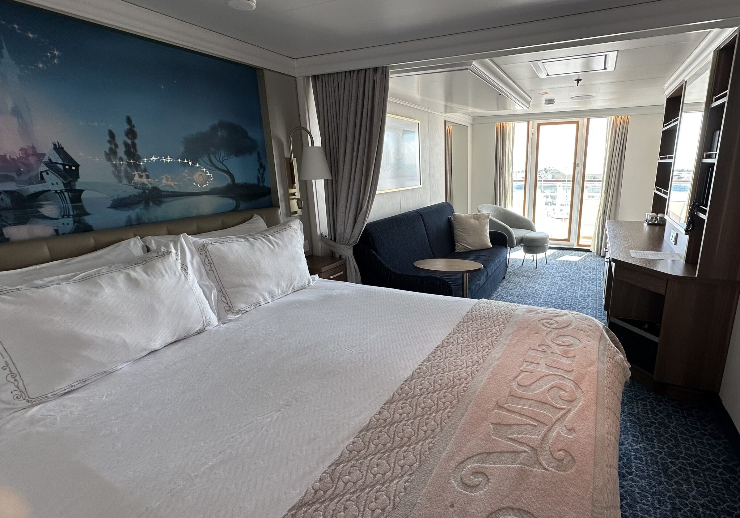 Deluxe Family Oceanview Stateroom with Verandah on the Disney Wish (Disney Cruise Line) Deluxe Family Oceanview Stateroom with Verandah on the Disney Wish (Disney Cruise Line)