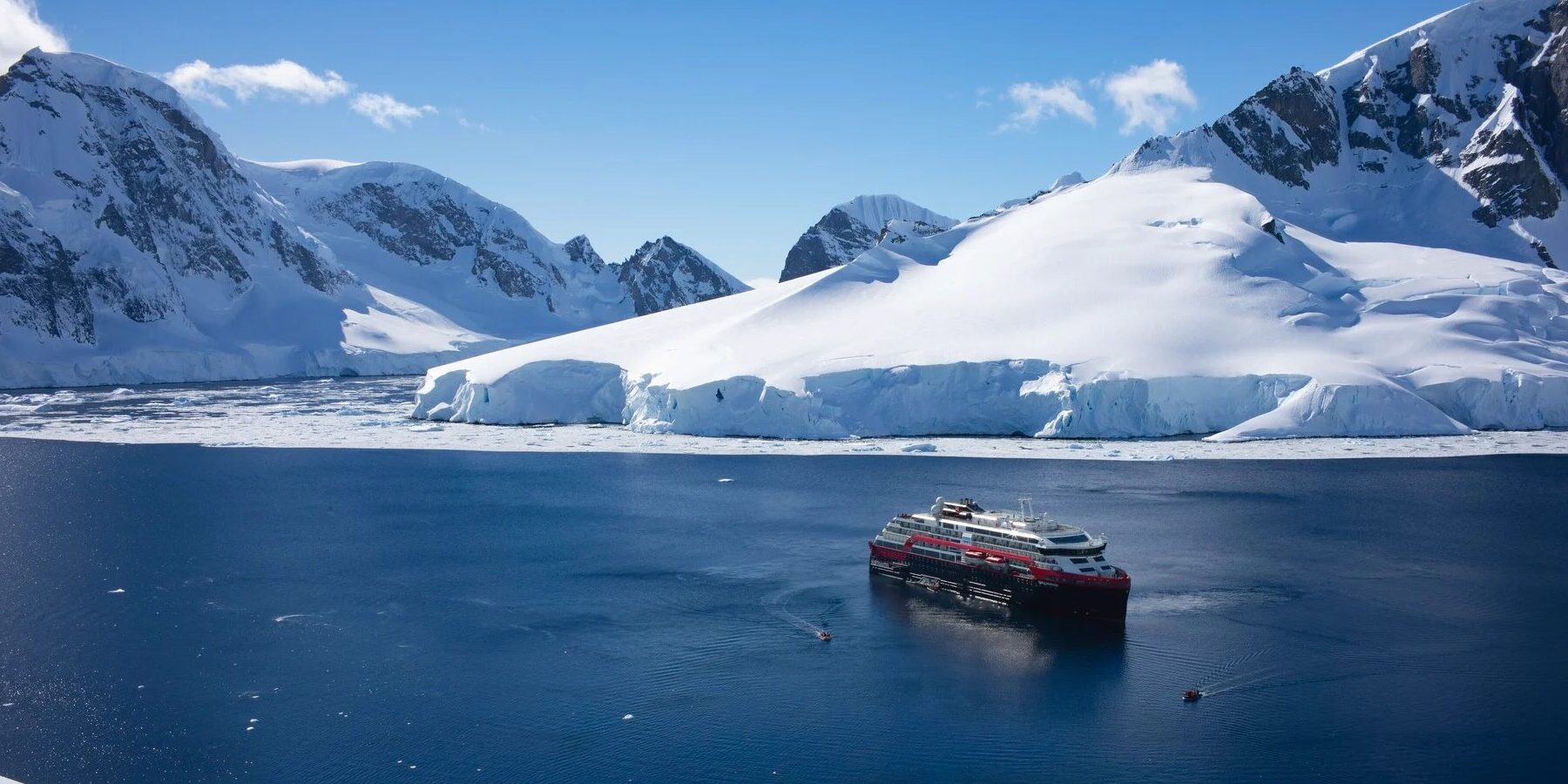 HX (Hurtigruten Expedition Cruises) HX (Hurtigruten Expedition Cruises)